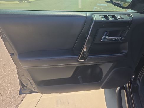 Used 2019 Toyota 4Runner TRD Off-Road Premium AWD/4WD image 11