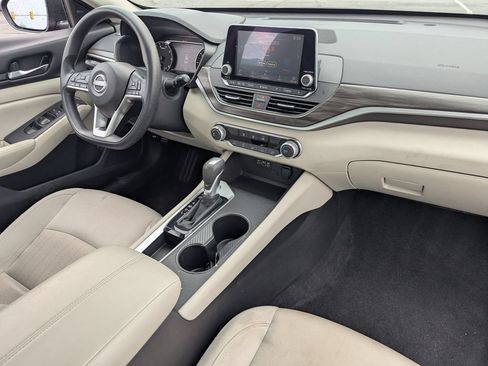 Used 2025 Nissan Altima 2.5 SV FWD image 31