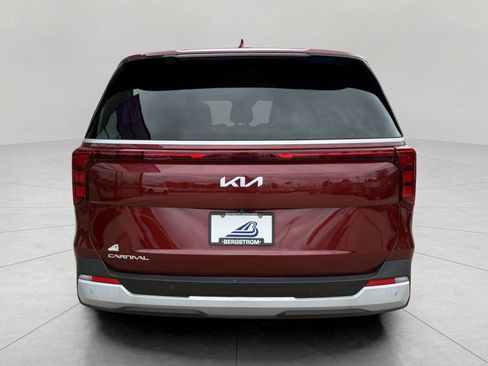 Used 2025 Kia Carnival FWD image 11