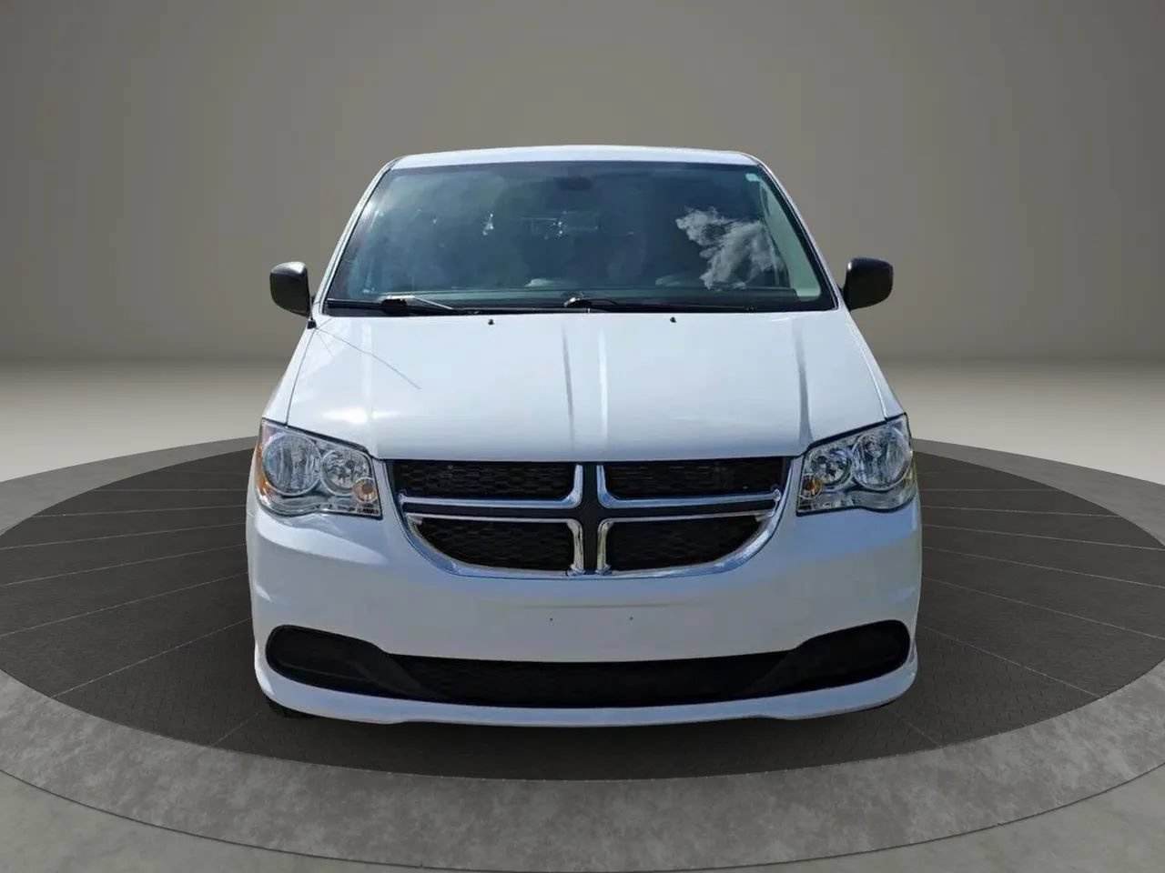 Used 2019 Dodge Grand Caravan SE FWD image 2