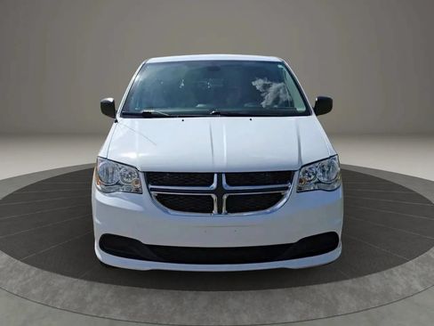 Used 2019 Dodge Grand Caravan SE FWD image 2