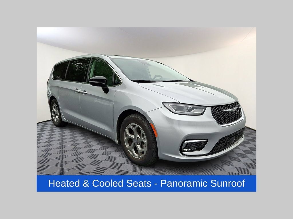Used 2024 Chrysler Pacifica Limited FWD image 1