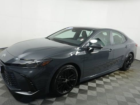 Used 2025 Toyota Camry SE image 7