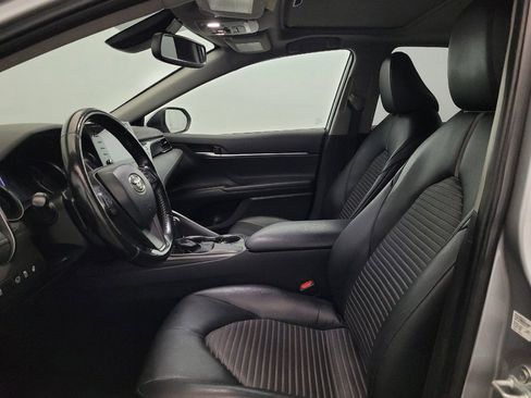 Used 2021 Toyota Camry SE w/ Cold Weather Package FWD image 17