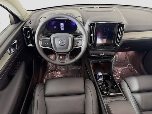 Certified 2023 Volvo XC40 B5 Ultimate w/ Protection Package Premier AWD/4WD image 24