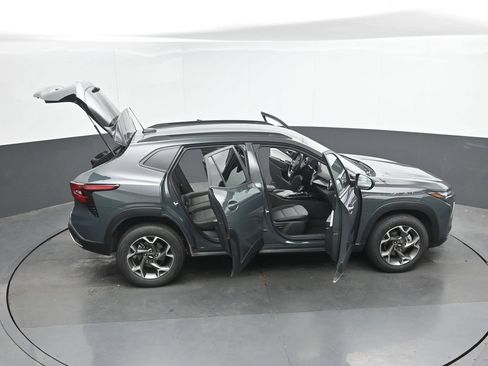 Used 2025 Chevrolet Trax LT w/ LT Convenience Package FWD image 48