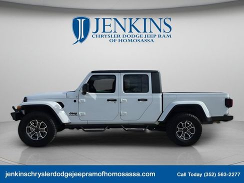 Used 2020 Jeep Gladiator Sport AWD/4WD image 9