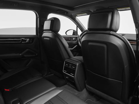 Certified 2023 Porsche Cayenne AWD/4WD image 26