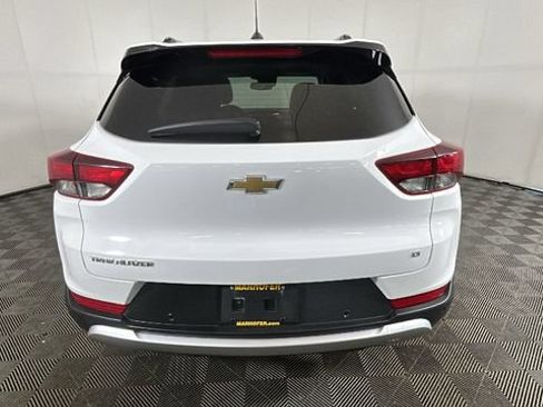 Used 2021 Chevrolet TrailBlazer LT w/ Sun and Liftgate Package FWD image 3