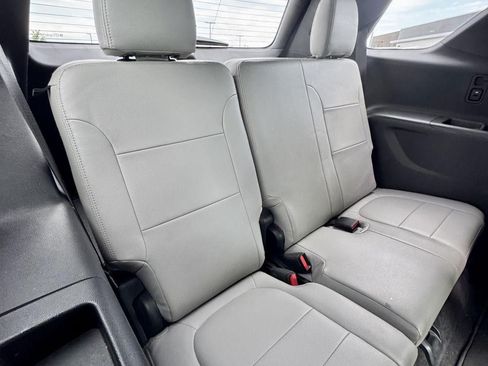 Used 2023 Chevrolet Traverse LT AWD/4WD image 11
