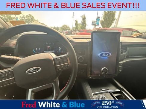 Used 2023 Ford Expedition Limited AWD/4WD image 12