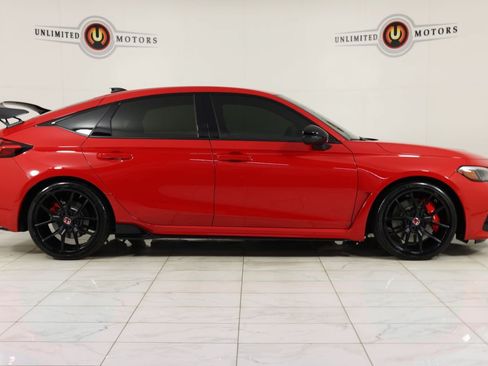 Used 2024 Honda Civic Type R image 2