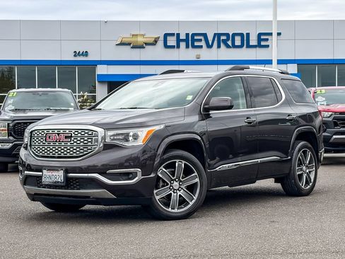 Used 2017 GMC Acadia Denali w/ Technology Package FWD image 1