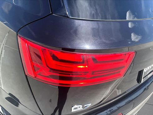 Used 2018 Audi Q7 3.0T Prestige AWD/4WD image 28