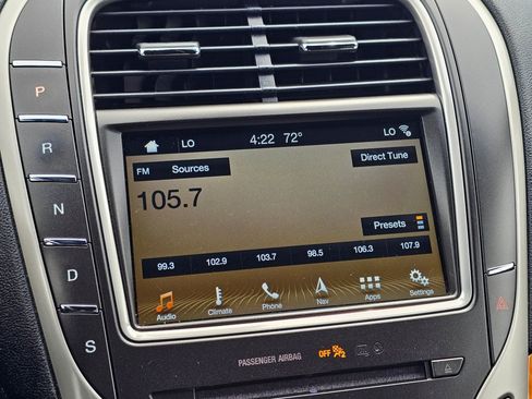 Used 2017 Lincoln MKX Select w/ Select Plus Package AWD/4WD image 6