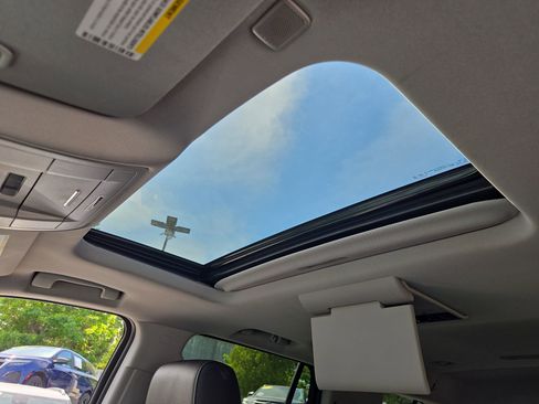 Used 2019 Chevrolet Tahoe Premier AWD/4WD image 25