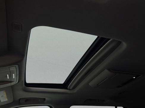 Used 2019 Chevrolet Suburban LT image 23