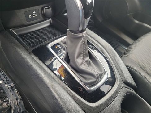 Used 2019 Nissan Rogue SV image 17