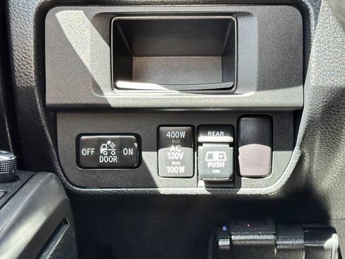 Used 2017 Toyota Tacoma TRD Off-Road AWD/4WD image 42