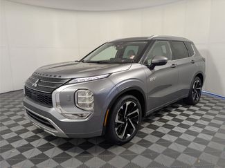 Used 2023 Mitsubishi Outlander SEL video 2