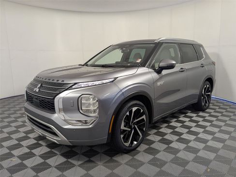 Used 2023 Mitsubishi Outlander SEL image 2