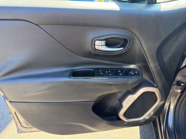 Used 2016 Jeep Renegade Limited FWD image 8