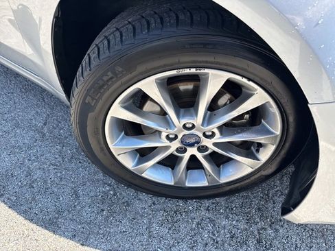 Used 2017 Ford Fusion SE w/ Fusion SE Technology Package image 10