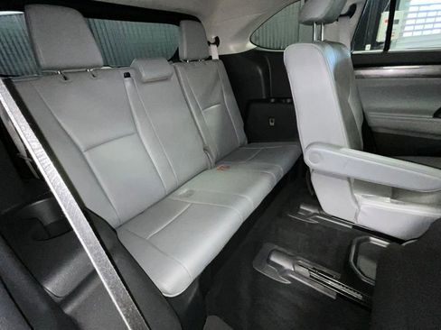 Used 2020 Toyota Highlander Platinum image 22