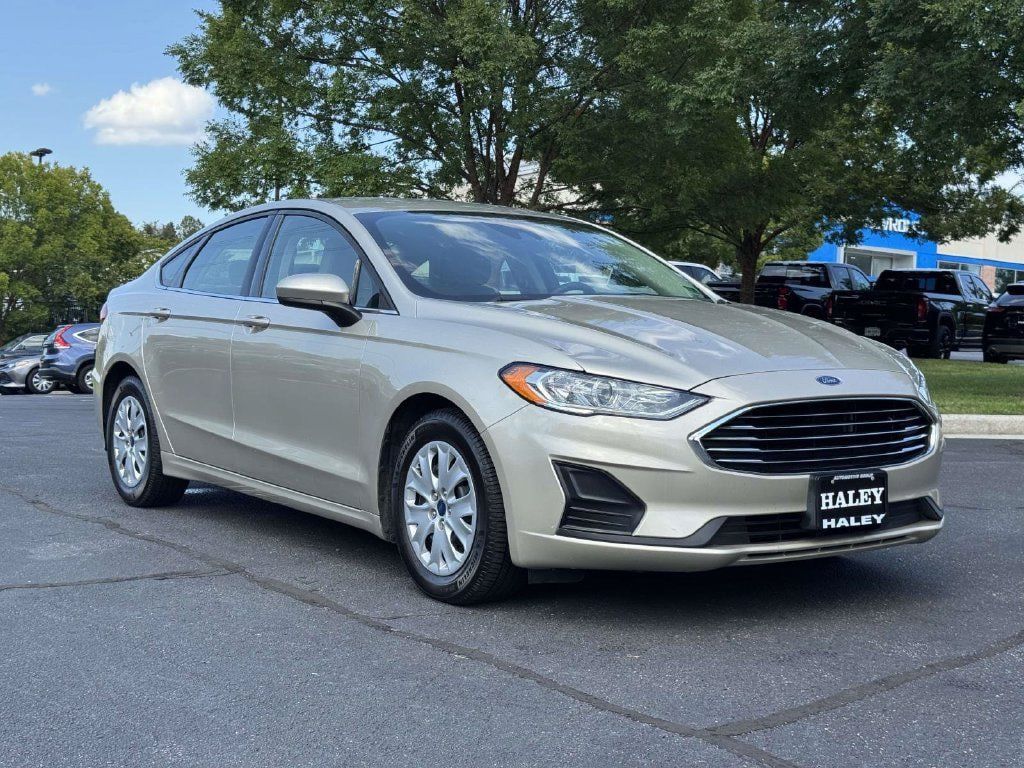 Used 2019 Ford Fusion S FWD image 2