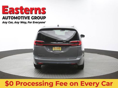 Used 2023 Chrysler Pacifica Touring-L FWD image 39