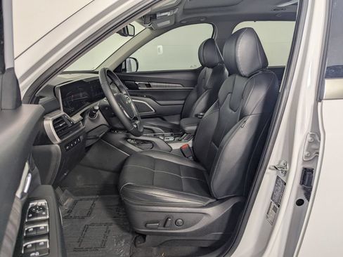 Used 2024 Kia Telluride EX w/ EX Captain's Chair Package FWD image 11