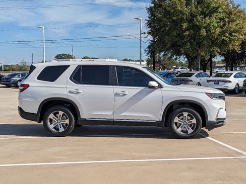 Used 2025 Honda Pilot EX-L image 3