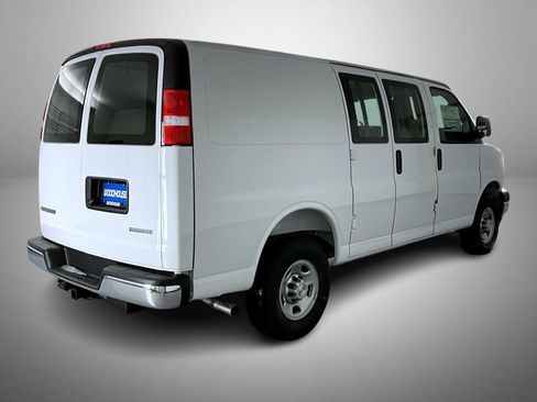 New 2025 Chevrolet Express 3500 w/ Driver Convenience Package image 5