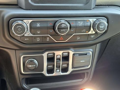 Used 2018 Jeep Wrangler Unlimited Sport S AWD/4WD image 5