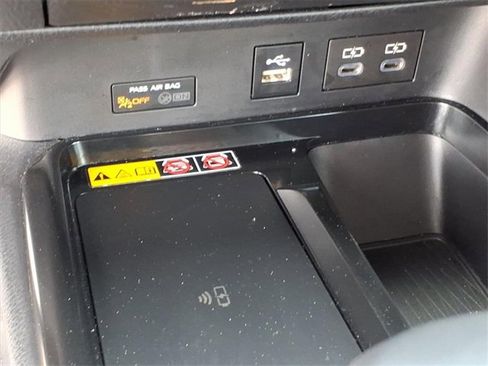 Used 2025 Toyota Camry SE image 8