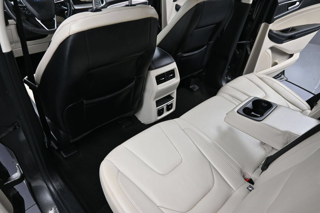 Used 2020 Ford Edge Titanium AWD/4WD image 29