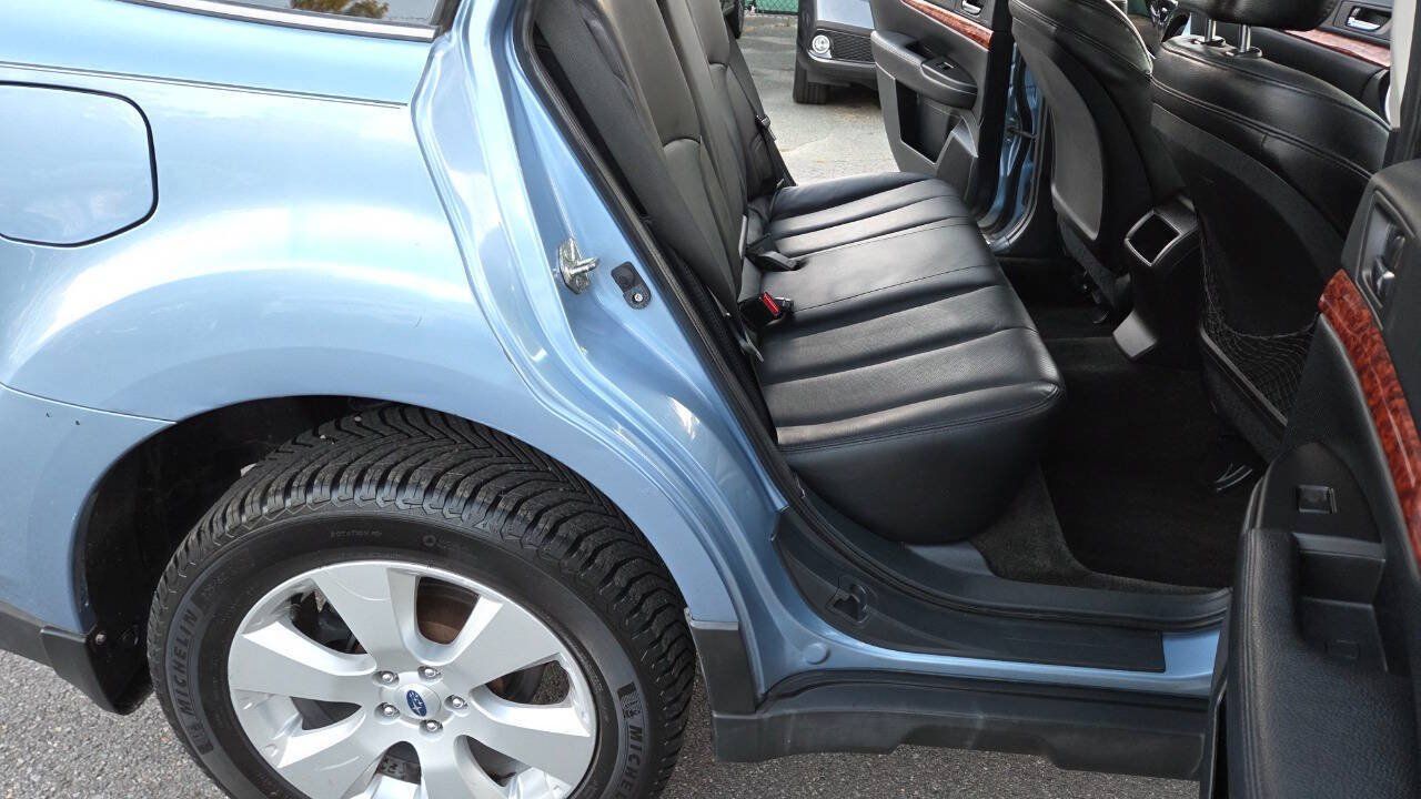Used 2011 Subaru Outback 2.5i Limited AWD/4WD image 38