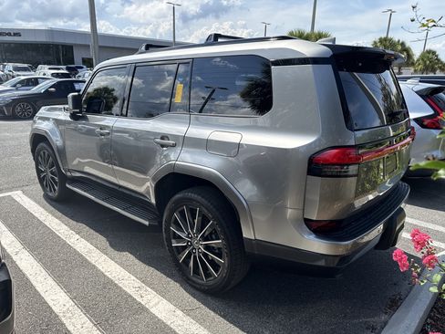 Certified 2025 Lexus GX 550 w/ Accessory Package (2T) AWD/4WD image 3