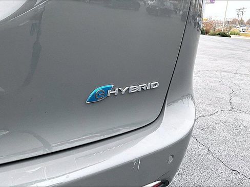 Used 2022 Chrysler Pacifica Touring-L w/ Uconnect Theater Family Group image 8