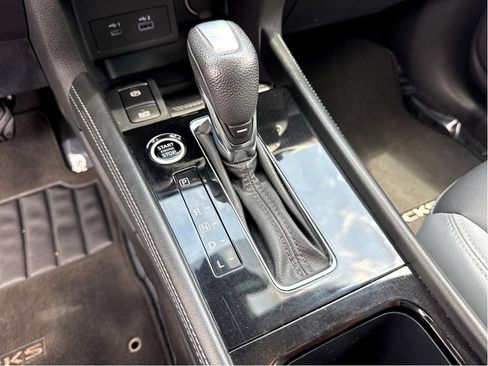 Used 2021 Nissan Kicks SR w/ SR Premium Package FWD image 21