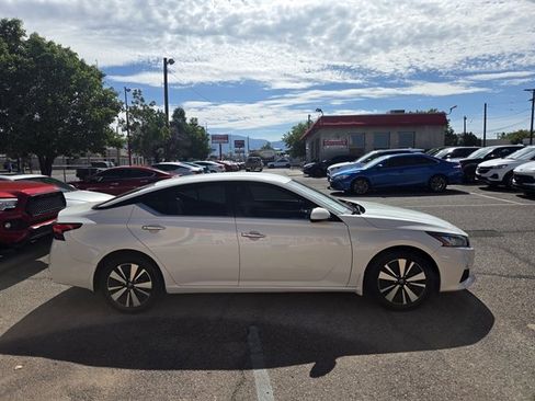 Used 2021 Nissan Altima 2.5 SV FWD image 3