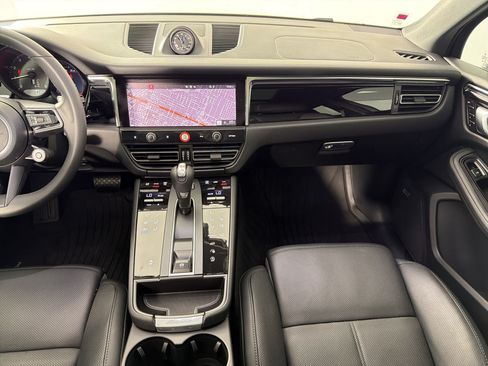 Certified 2026 Porsche Macan AWD/4WD image 28