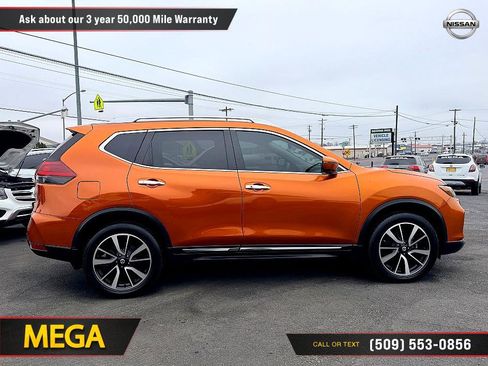 Used 2018 Nissan Rogue SL w/ Premium Package image 13