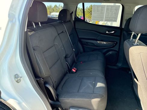 Used 2023 GMC Acadia SLE image 25
