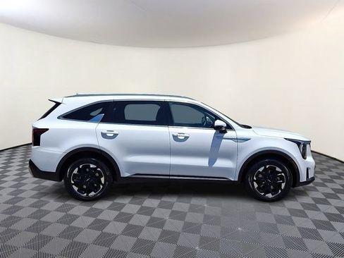 Certified 2024 Kia Sorento S FWD image 9