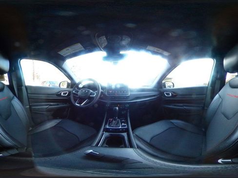 Used 2025 Jeep Compass Trailhawk AWD/4WD image 41