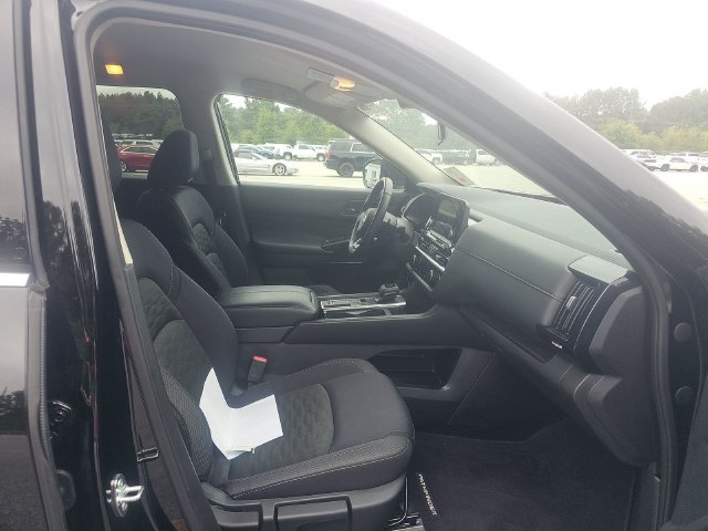 Certified 2025 Nissan Pathfinder SV FWD image 5