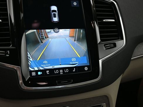 Used 2023 Volvo XC90 B6 Plus image 30