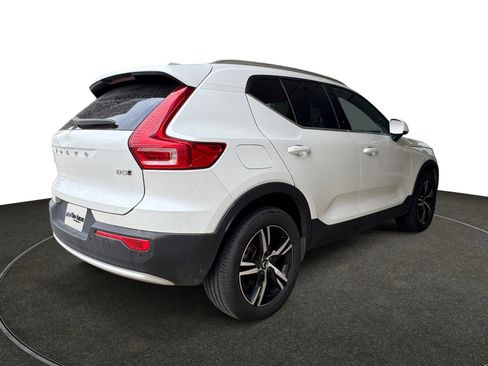 Used 2025 Volvo XC40 B5 Core image 6