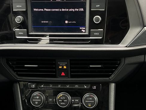 Used 2024 Volkswagen Jetta SE FWD image 18